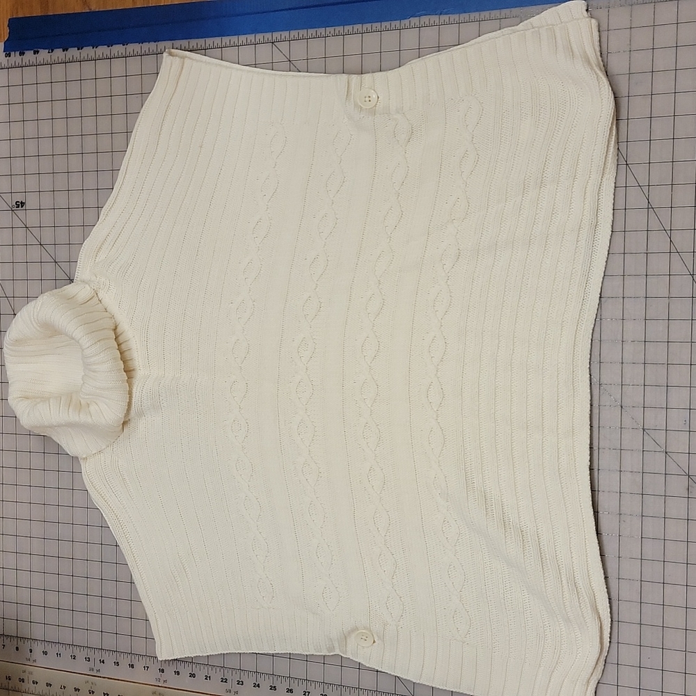 Gap cream cable knit poncho M-L